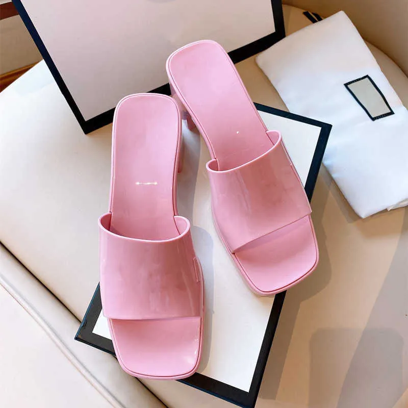 클래식 럭셔리 파리 새로운 젤리 PVC 슬리퍼 여성 오픈 발가락 과자 chunky 색상 발 뒤꿈치 여름 야외 해변 슬라이드 두꺼운 하단 브랜드 샌들