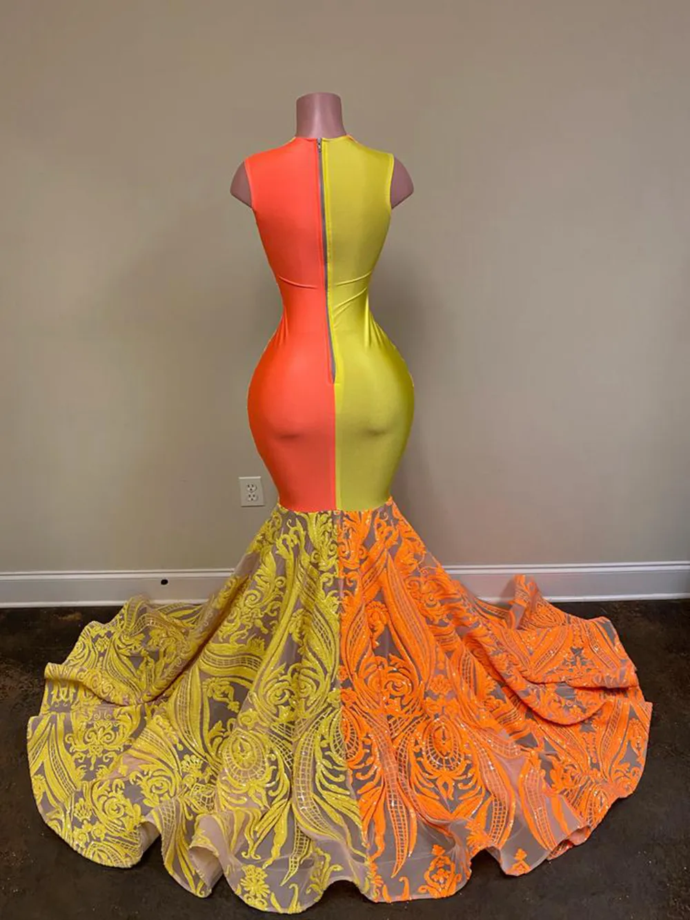Długie Sparkly Prom Dresses 2022 New Arrival Sheer O-Neck Orange and Yellow Cequin Black Girls Mermaid Prom Suknie EE