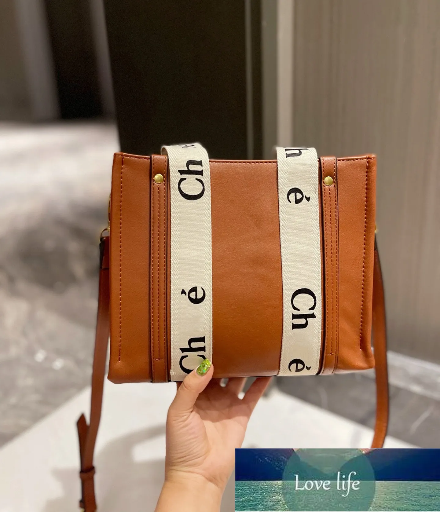 Sacos de tela de moda elegante de designers Bolsas de bolsas casuais suaves Letter Letter Handle Prefefect Moeda Square Classic Summer Summer Cool Cartetes