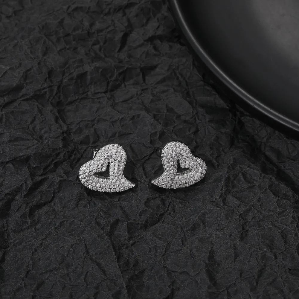 Nowy moda europejskie i amerykańskie kolczyki miłosne hip-hopowe retro nieregularne cyrkon puste kolczyki w kształcie serca w kształcie wysokiej klasy kolczyki dla W 249M