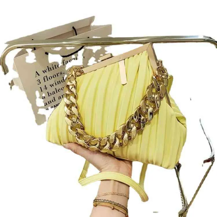 Handbags 70% Off 2022 summer new popular bag sling one Shoulder Messenger hand bill of lading shoulder contrast color thick chain women's purses