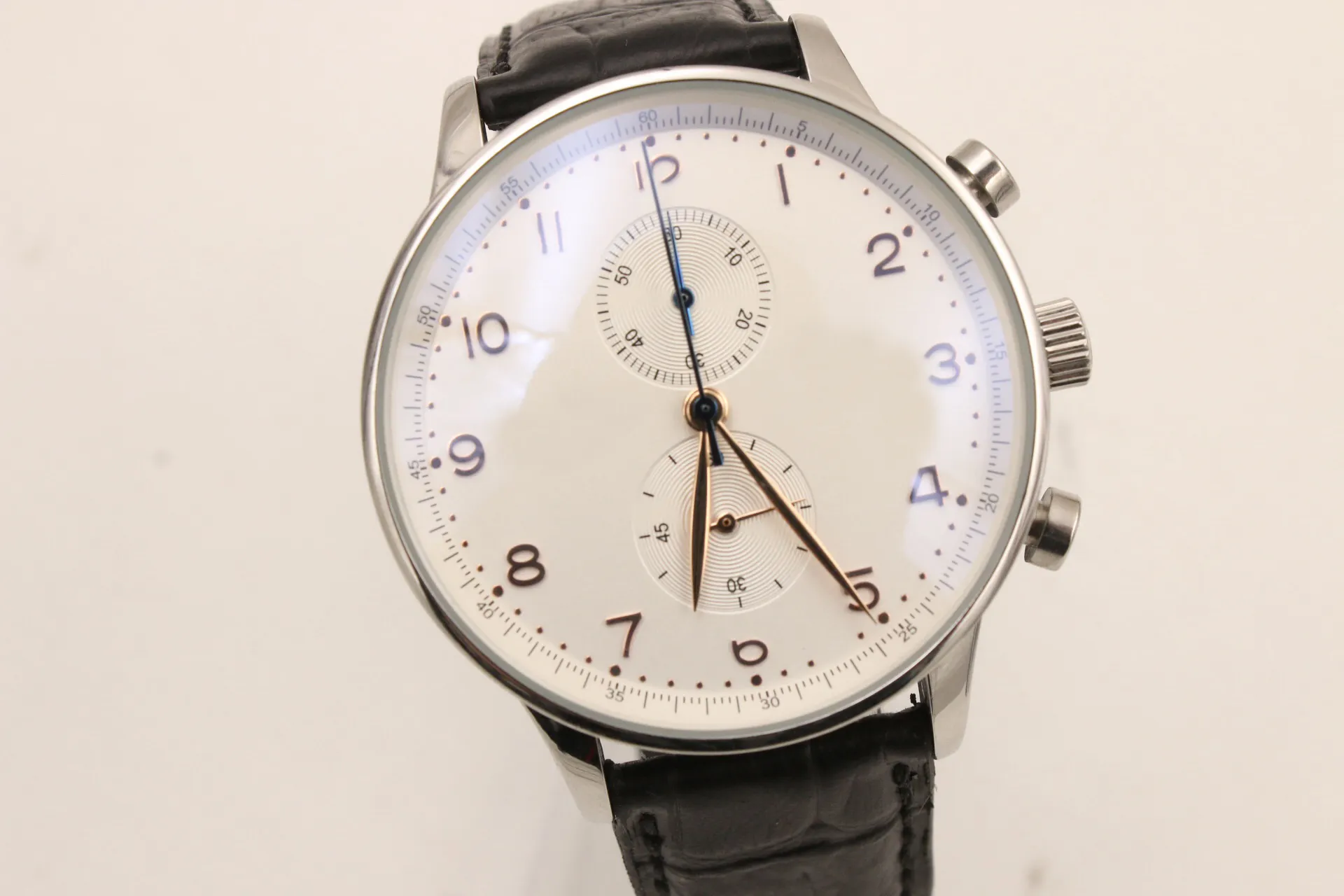 Remise Cadran blanc montre limitée hommes doré en acier inoxydable pointeur montres boîtier en acier bracelet en cuir noir Watches266b