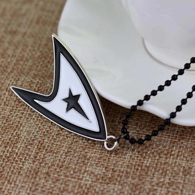Collares colgantes Triángulo Trek Collar Exploración espacial Amuleto Color Estrella Joyería de metal para hombres Mujeres Accesorios de moda 271E