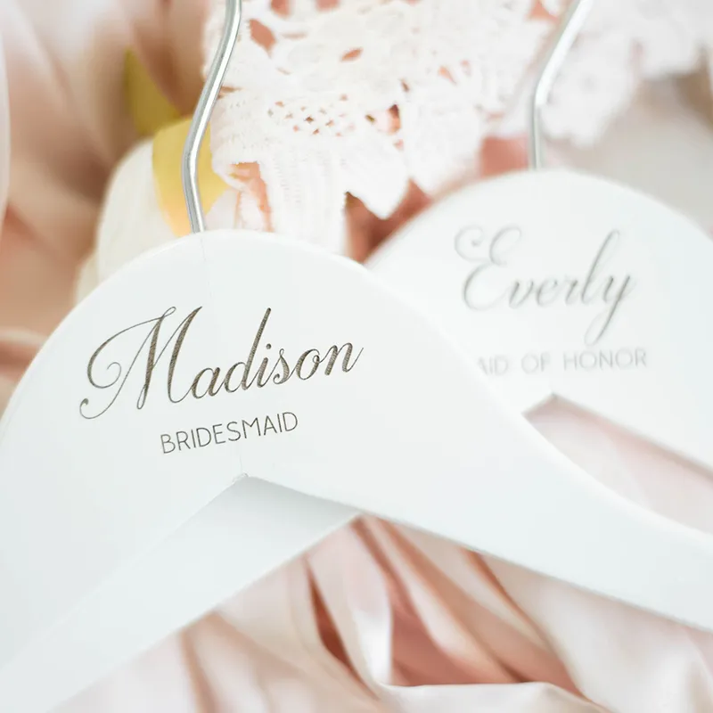 Персонализированные вешалки для невесты для платья на заказ миссис, чтобы быть деревянной вешалкой, выгравированная свадебная вечеринка, украшение свадьбы 220707