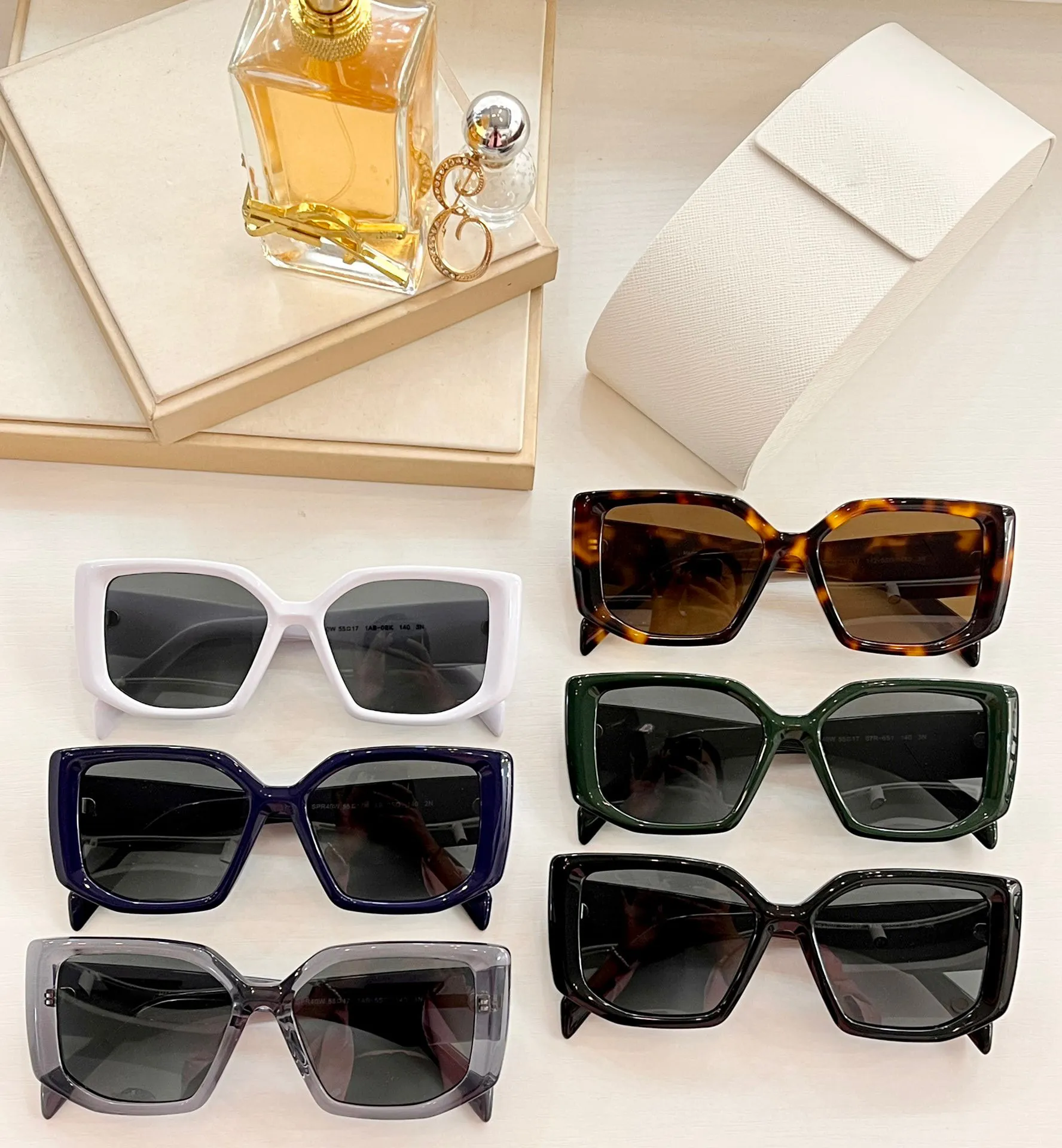 Óculos de sol feminino para homens e mulheres, óculos de sol masculino 40w, estilo fashion, protege os olhos, lente uv400, qualidade superior com backaging270g aleatório