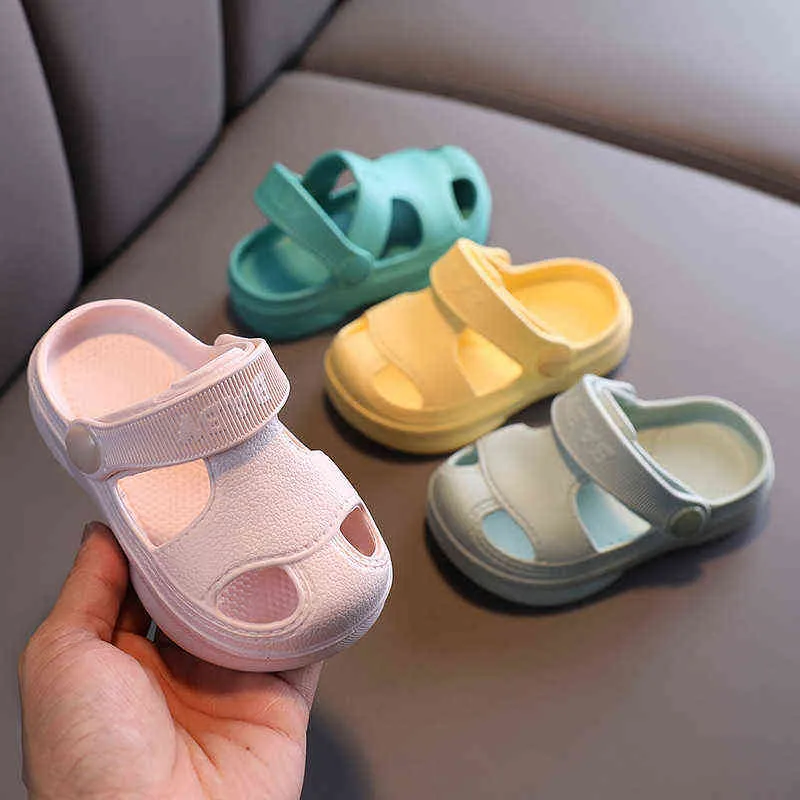 2022 Yaz Yeni Bebek Deliği Ayakkabıları Çocuklar Güzel Olmayan Yumuşak Zemin Yaşlı Erkek Kız Plaj Sandaletleri 1-5 Yıl G220523