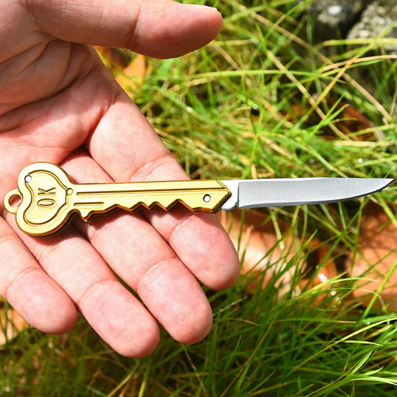Складной нож из нержавеющей стали, брелок для ключей, креативный нож в форме сердца, портативный открытый инструмент