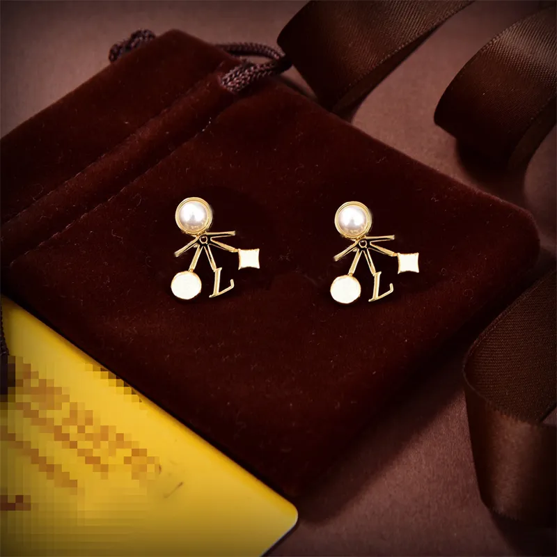 Women Earrings Designers Stud Earring Gold Pearl Letters Catwalk Earring Luxury Jewelry Fashion Men Earrings Gift 0428YB245D