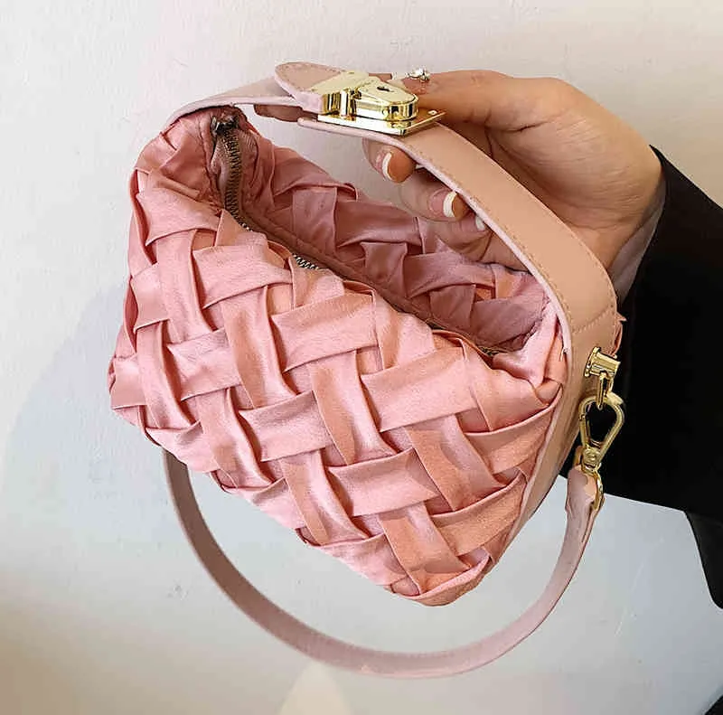 Sacs à main 70% de réduction sur le design sac tissé femme 2022 été nouvelle texture aisselle populaire polyvalent épaule sacs à main