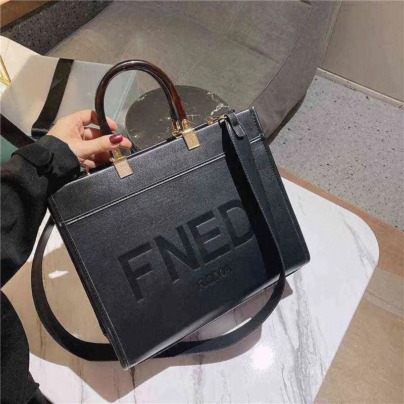 Design luxury fashion bags European American net red same autumn winter hand sewn wax thread Tote soft leather large capacity embossed portableWomen's