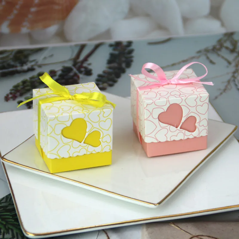 50 / kärlek hjärta godis box söt container favor och presentkartonger med band för dop födelsedagsfest bröllop dekoration 220420