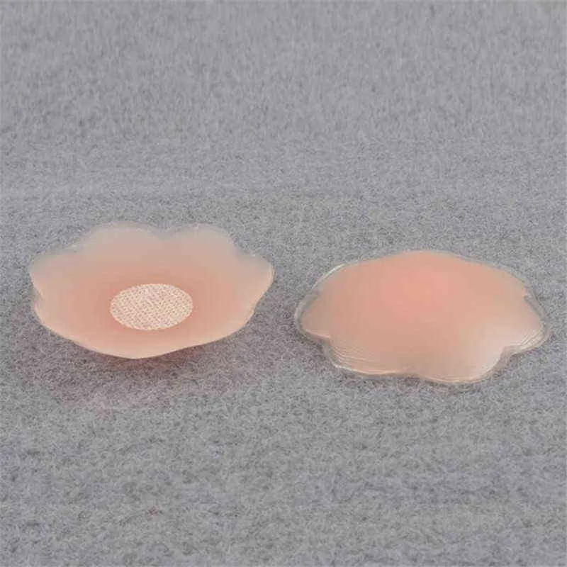 再利用可能な女性乳房ペタルリフト乳首カバーブラジャーシリコン乳首パッドプロテクターY220725上の目に見えない接着ストラップレスバックレススティック