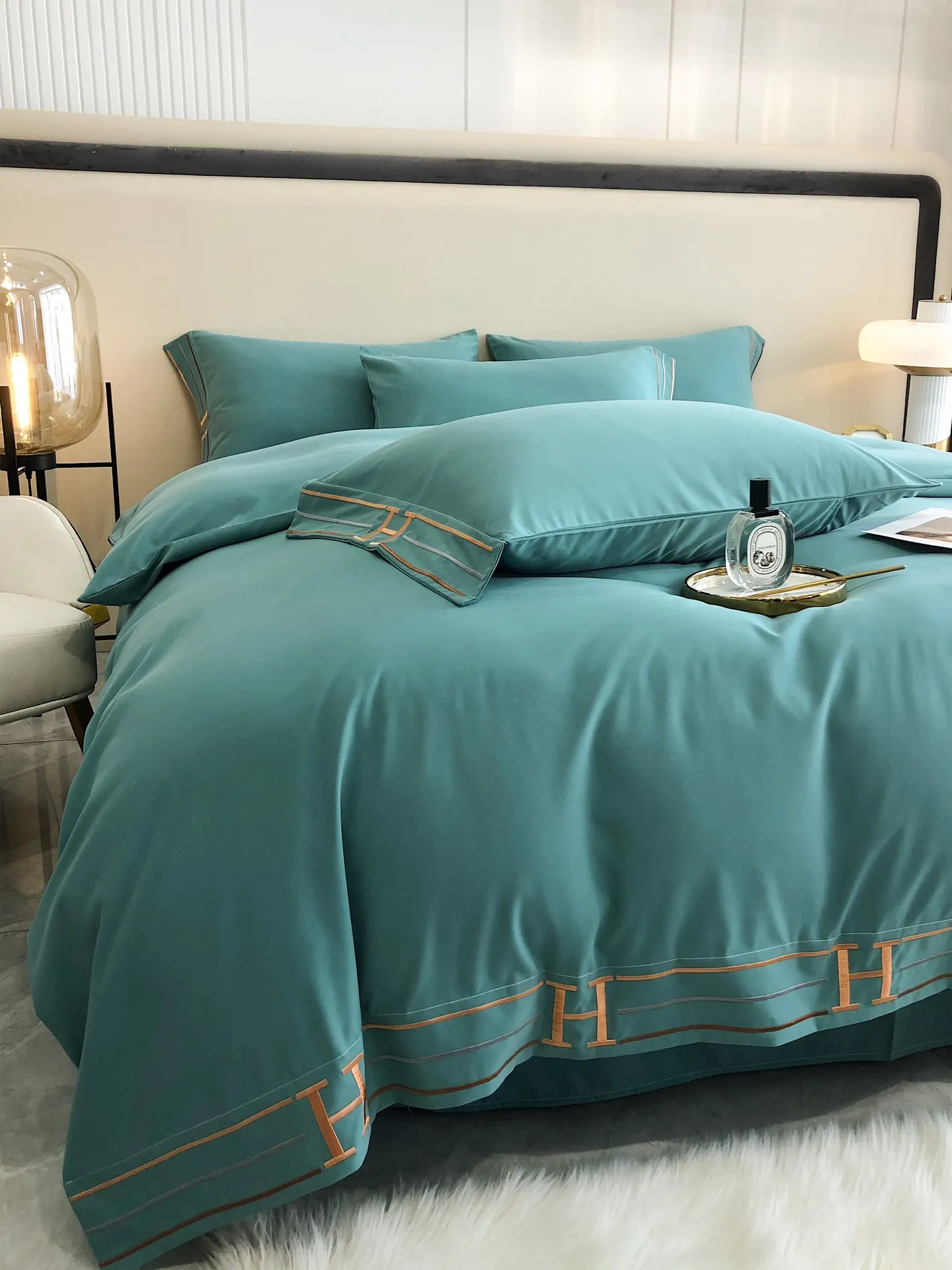 Роскошный дизайн постельных принадлежностей Высококачественные дни Шелковый хлопчатобумажный элегантность цветов Мягкая кровать листовой комфортный одеял крышка с вышивкой
