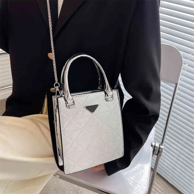 Bolsa feminina nova com espelho portátil Tote Bag triangular pequena quadrada avançada tridimensional One Shoulder Messenger