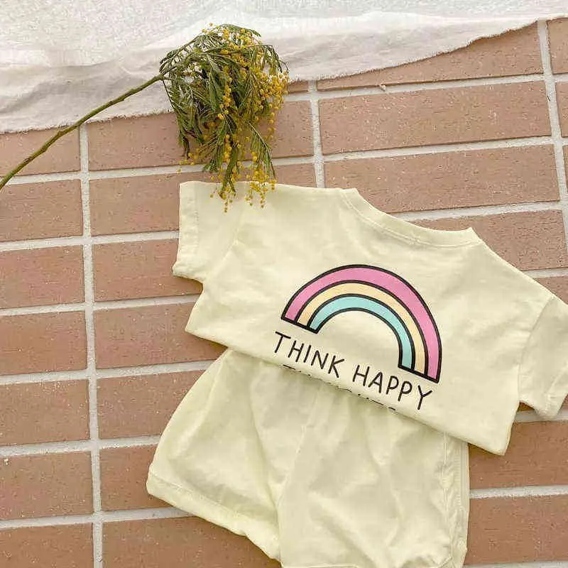 Traje de bebé niña verano niña arco iris simple camiseta de manga corta niños y niñas jersey pantalones cortos de manga corta 2 piezas G220521