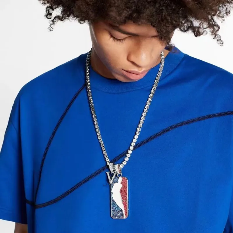 Collana con pendente in zircone da basket di design francese di alta qualità, collana hip hop da strada uomo e donna283y