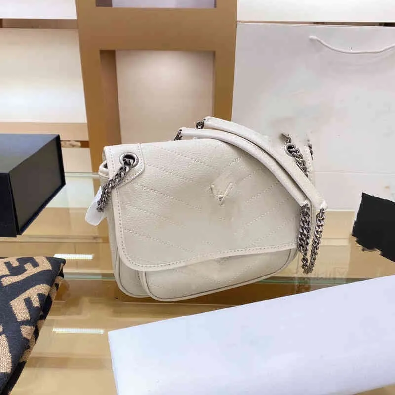 デザイナーバッグ2022ラットレディースバッグ豪華なハンドバッグ女性のためのレディースバッグ