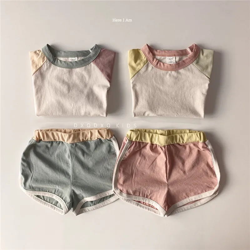 Moda de verano, ropa coreana para bebés, conjunto de pantalones cortos de colores contrastantes para niños pequeños y niñas, camiseta con cuello redondo para niños y bombachos 220507