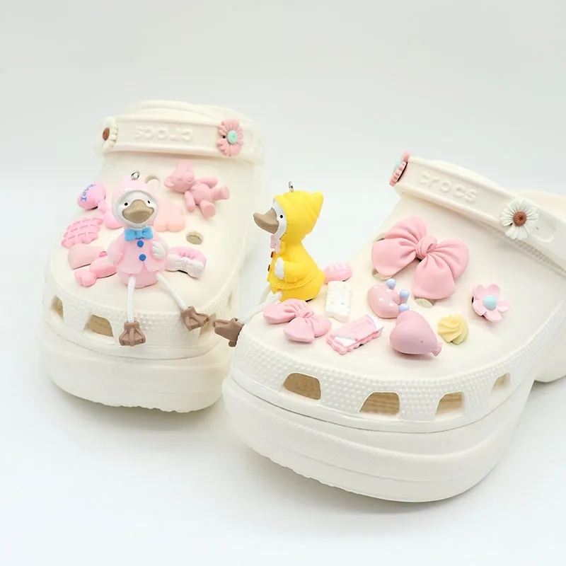 Cute Pink Duck Charms Designer DIY Anime Shoes Decaration Charm for Croc JIBS Clogs Hello Kids Women Girls Gifts3124