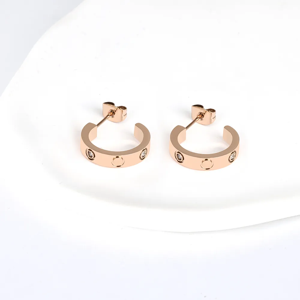 High Edition Ear Cuff Charms Love Earrings for Women Girls Ladies Stud Piercing Jewelry Engraved Logo Titanium Steel Gift Designer342K