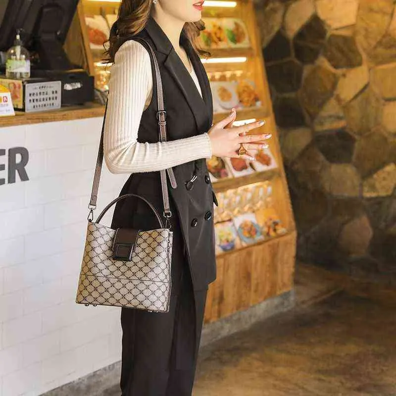 حقائب اليد منفذ الجلود الجلدية الجديدة النسائية الجديدة دلو دلو مزاج واحد الكتف حقيبة يد متعددة الاستخدامات