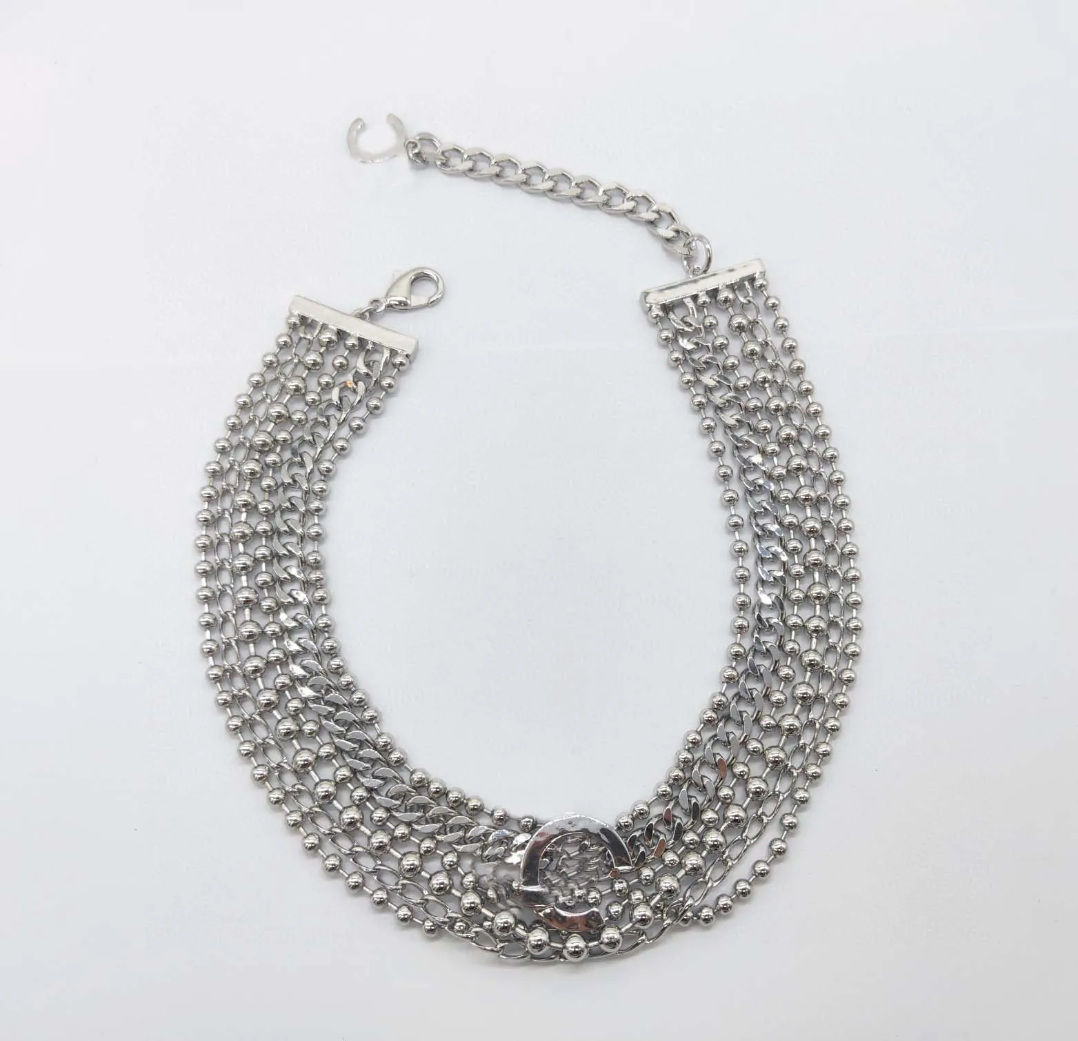 2022 Toppkvalitet Charmhänge halsband med sex lager pärlor choker design i platina färg pläterad för kvinnor bröllop juvelen gåva321d