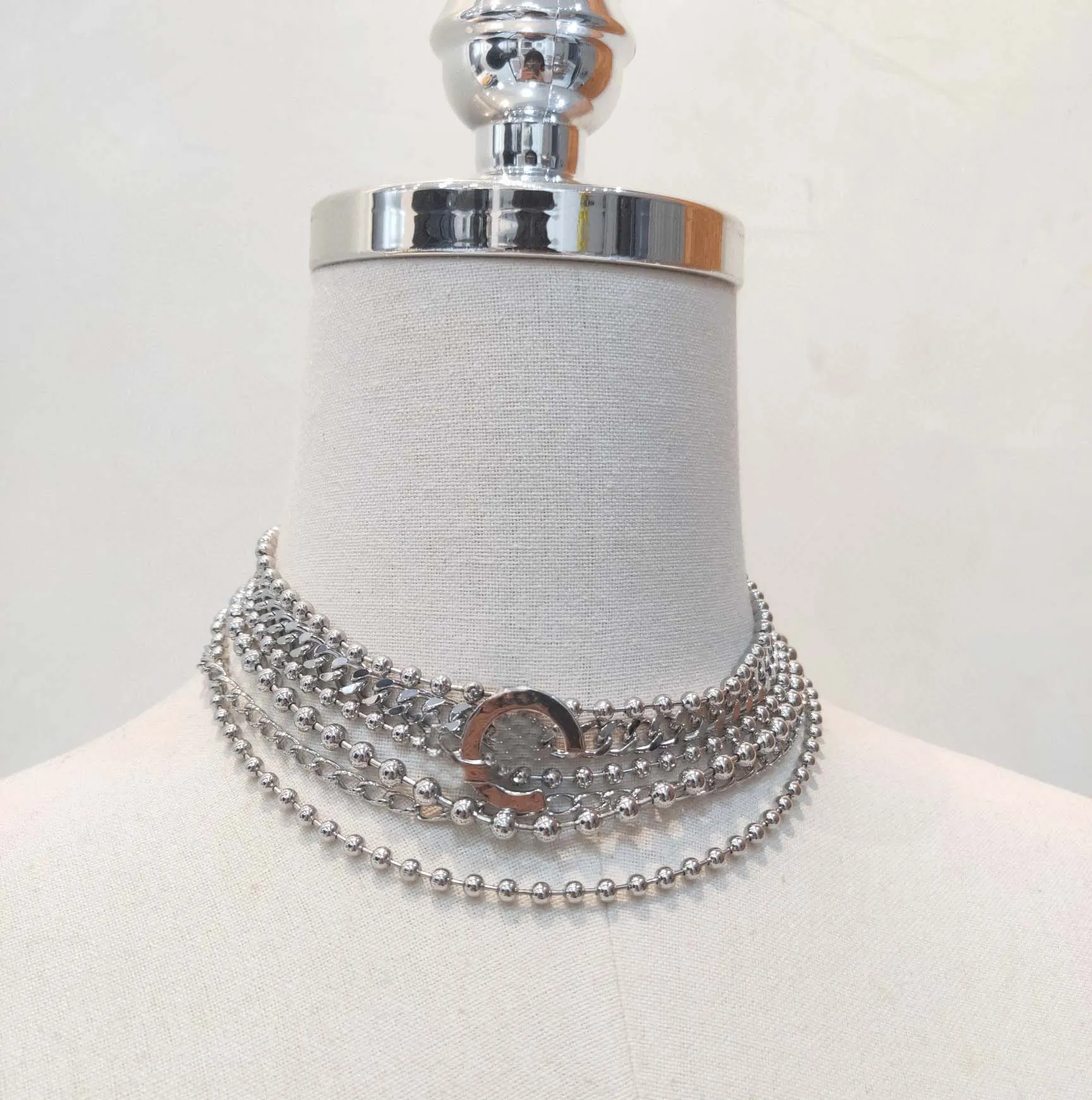 2022 Collana con ciondolo con ciondolo di alta qualità con design girocollo a sei strati di perline in color platino placcato gioielli da sposa da donna296F