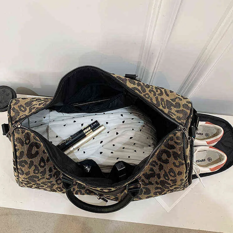 Hög kapacitet rese väska kvinna mode leopard tryck hand bagage hög kvalitet duk axel crossbody sport gymnastiksäckar 220630