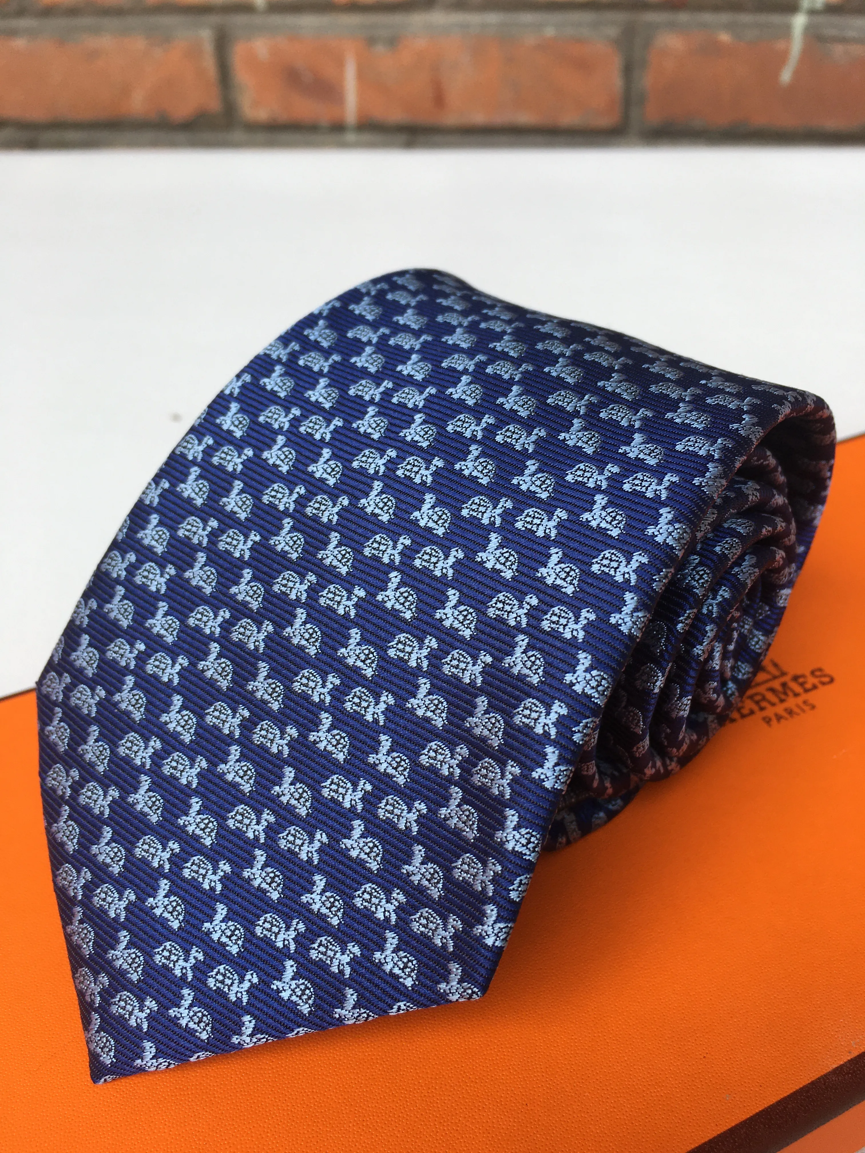 Diseñador de negocios TIE Mens Silk Corbe de alta calidad Cravatta Uomo Male Business Carta Bordado Krawatte con caja Lux2649