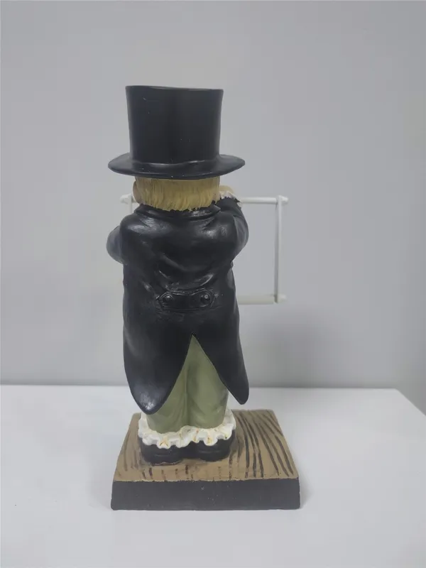 Creative Spoof Paper Holder Statue Cute Funny Decorative Resin Butler Shape Tissue Stand Rack Sculpture for Toilet Decoration 220727