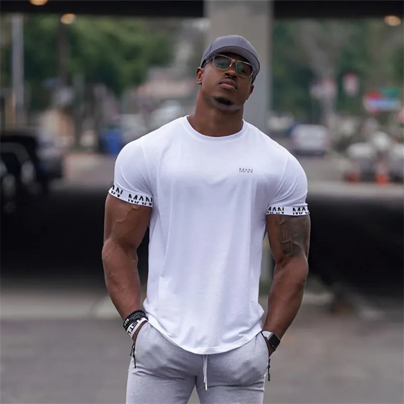 Chemise hommes à manches courtes entraînement Gym T-Shirt coton course Fitness hauts Streetwear Hip-Hop Sport t-shirts vêtements 220707