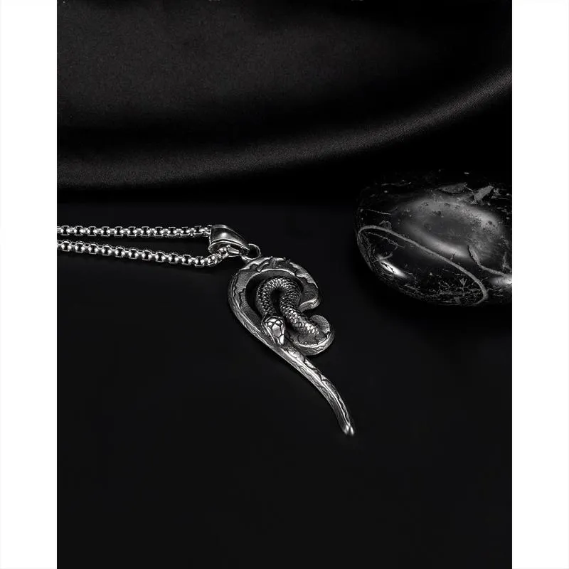 Anhänger Halskette Gotische Biker -Schlange Halskette für Frauen Männer Edelstahl Kette 3mm 24 '' Serpentinenstil Cocktailpartypend 222c
