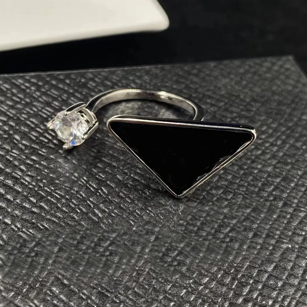 2022 Новый треугольник открытый кольцо модные бренды дизайнерские кольца Женские подарки Свадебные украшения три цвета доступны высокое качество с Box267X