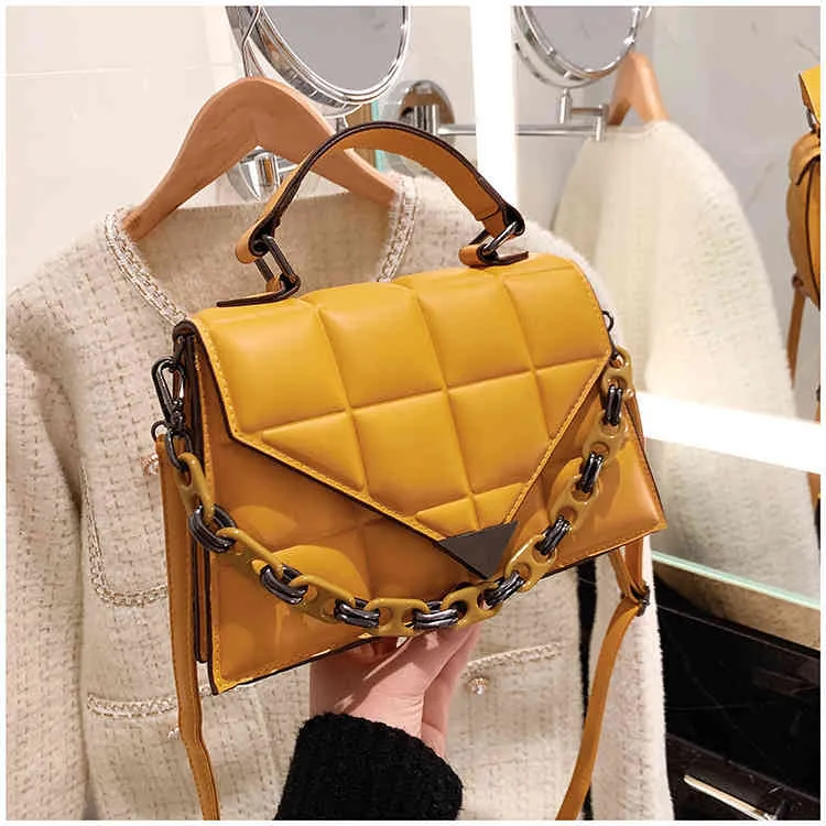 Väskor väska kvinnlig 2023 ny messenger väska handväska trendkedja fast färg sling en axel ryggsäck handväska