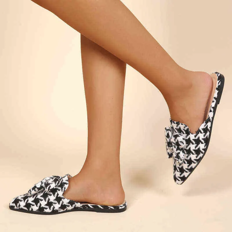 Slippers Sandalen Designer Dames Half Baotou Beach Slippers mode puntige boog flat sandalen Muller schoenen 220524