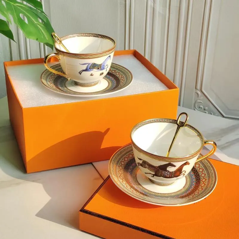 Tasses, soucoupes, service à café cheval, tasse en céramique, service à thé en porcelaine, cadeau de luxe, os, décoration de mariage en porcelaine, Drinkware235z