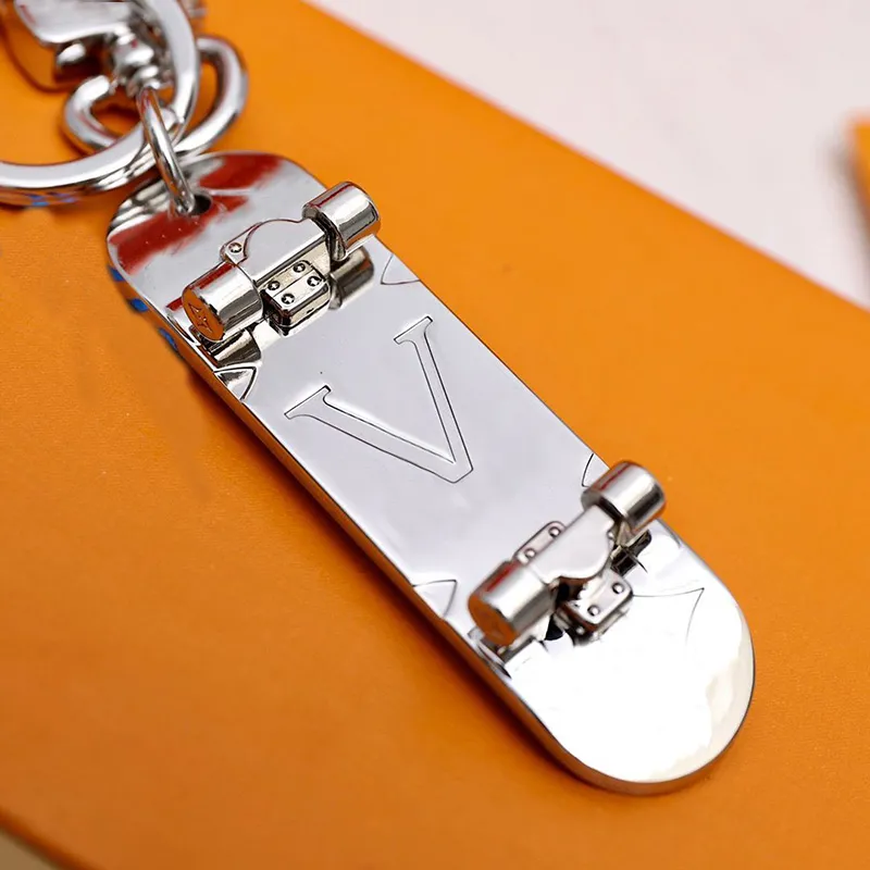 Keychain High Qualtiy Luxurys Designers Key Chain Skateboard Key Ring Holder Brand Flower Key Chain Gift Men Women Car Bag Keychains