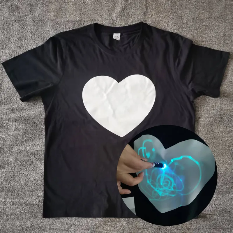 Ebaihui manliga svarta upplysta tees t-shirt interaktiv glöd män hjärttryckt t-shirts topp i mörk t-shirt graffiti målade lysande familjekläder med ljus