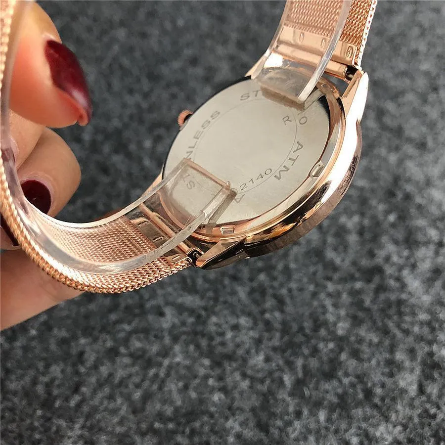 Marca de Moda Relógio de Pulso Para Mulheres Homens Unisex Style Steel Banda De Metal Quartz Watches Designer Casual Popularidade Presente Altamente Qualidade Charming adequado
