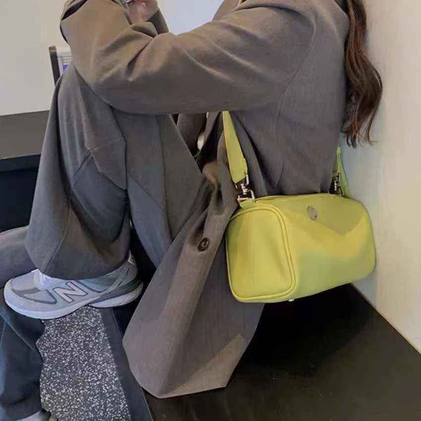 happy_buy_bag2022Feifei's homemade spring new bright color messenger bag is popular this year. Boston cylinder for women