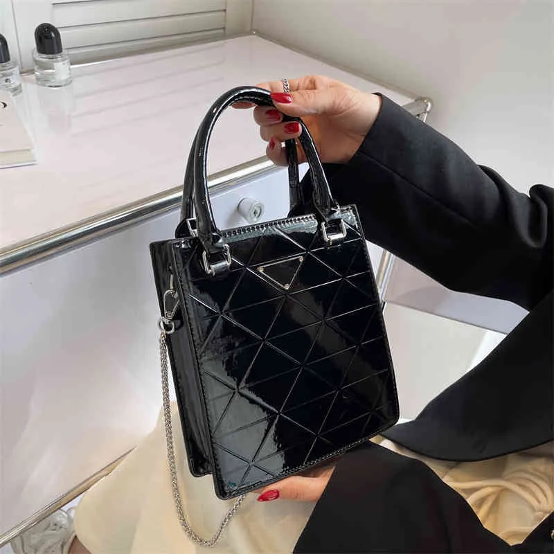 Outlet 2022 new lacquer leather mirror portable Tote Bag triangular chain small square bag mobile phone sling one Shoulder Messenger Sale_XJQG