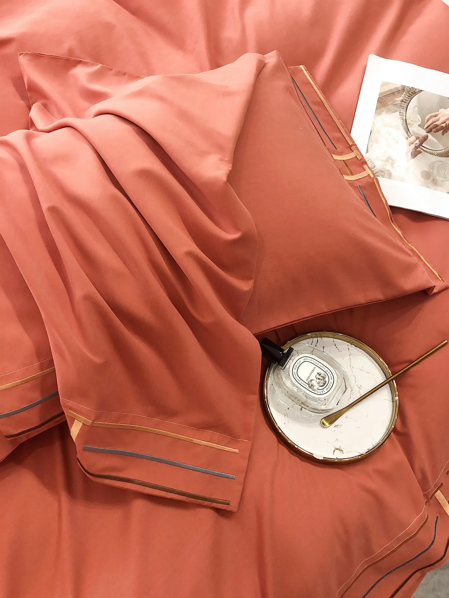 Lüks Tasarım Yatak Takımları Yüksek Kalite Günleri İpek Pamuk Elegance Renkler Yumuşak çarşaf Konfor Yorgan Kapak Işlemeli