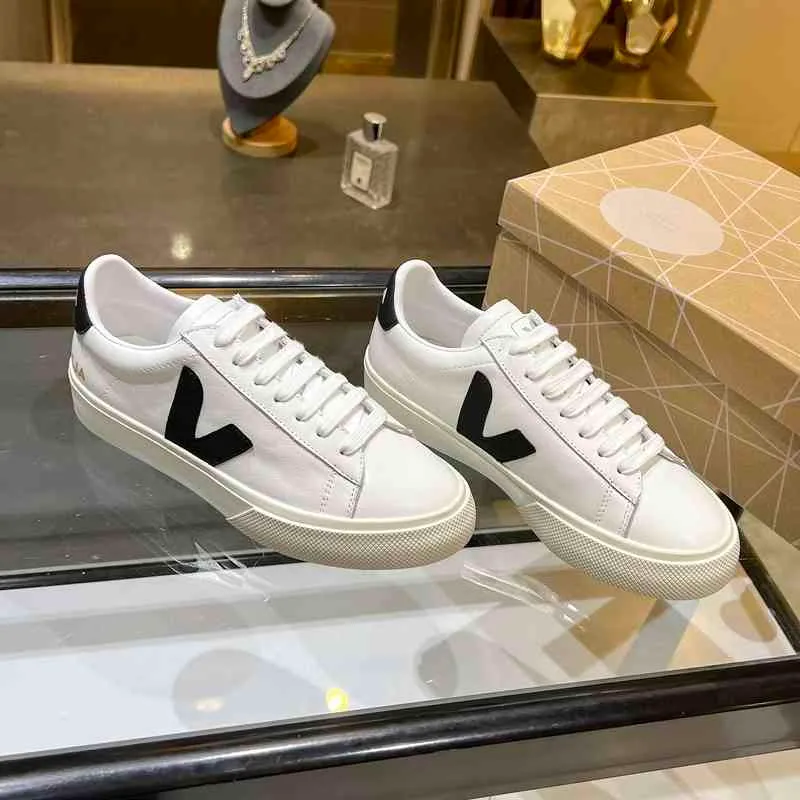 حذاء الأحذية اللباس المصمم نساء مسطحات صغيرة بيضاء أحذية بيضاء فاخرة طباعة الرجال الرجال غير الرسميين منصة الأحذية 220615
