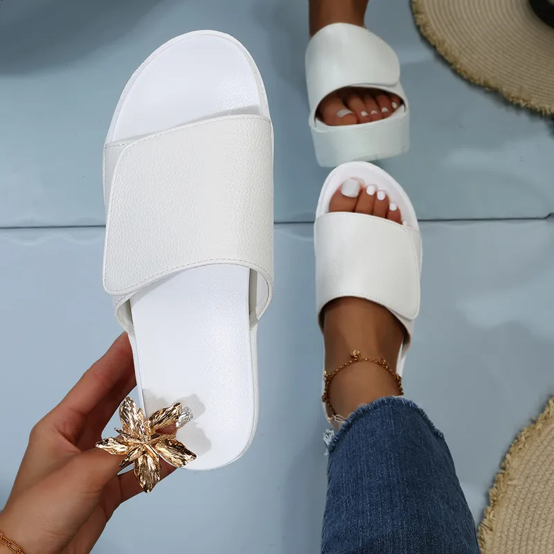 Sandálias de verão femininas sandálias luxuosas com corrente, moda feminina, sapatos abertos, conforto, plataforma externa, planas, tamanho grande 220608
