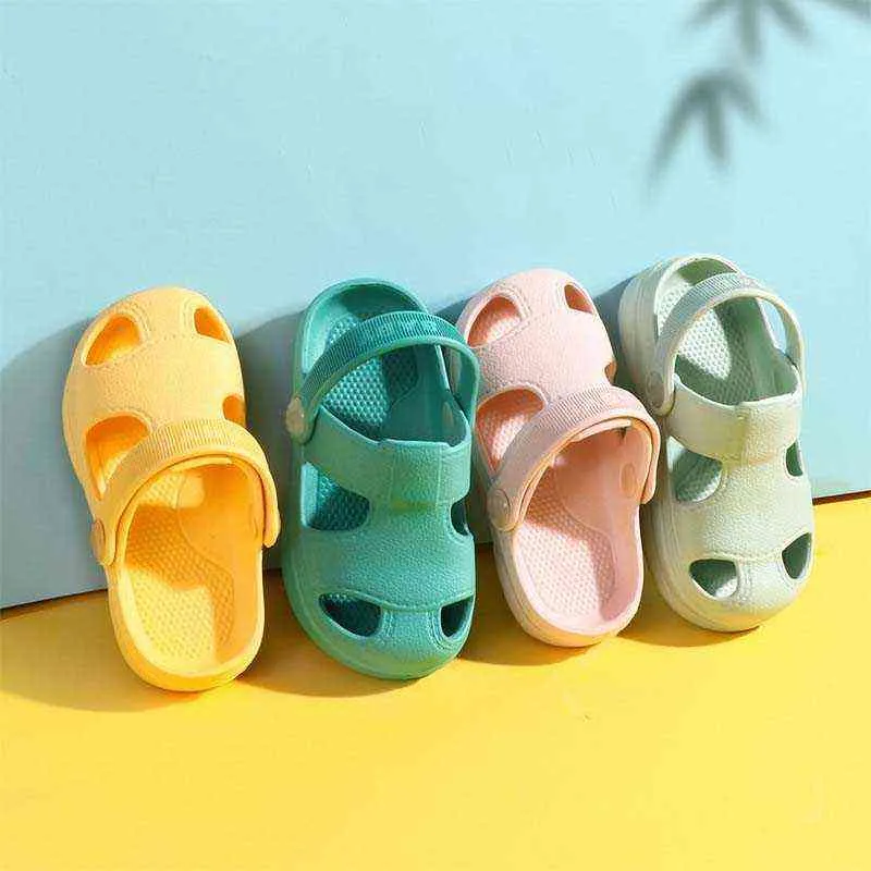 2022 Yaz Yeni Bebek Deliği Ayakkabıları Çocuklar Güzel Olmayan Yumuşak Zemin Yaşlı Erkek Kız Plaj Sandaletleri 1-5 Yıl G220523