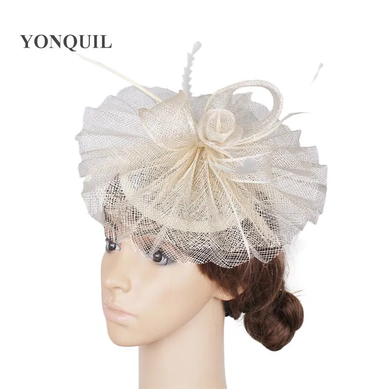 Beretas Damas Elegantes sombreros de plumas de plumas Accesorios para el cabello Fascinadores elegantes para la fiesta de bodas Haz de oro y carreras de 1522 Berets B3195