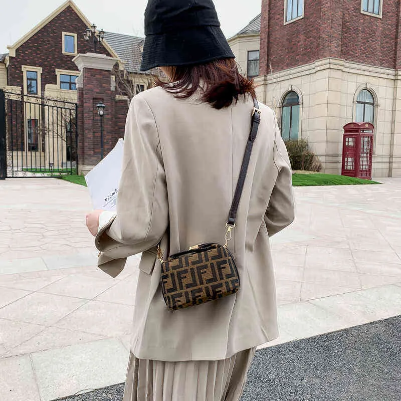 Bags Leather women's bag 2022 spring and summer new middle ancient Bag Mini Boston One Shoulder Messenger Vintage printed