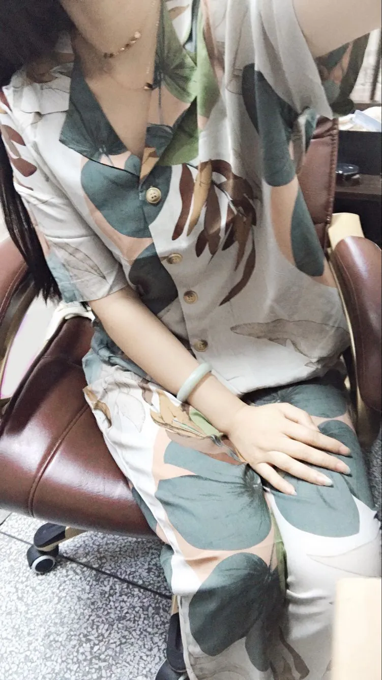 잠옷 여성의 짧은 슬리브 크롭 바지 자마자 잎이있는 라펠 캐주얼 대형 크기의 느슨한 스타일 홈 옷 220511