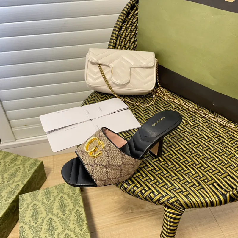 Damen Sandalen Designer Denim Hochhackige Hausschuhe Neue Damen Casual Street Fashion Slipper Schuhe Buchstaben Sandale Slip On D226294F