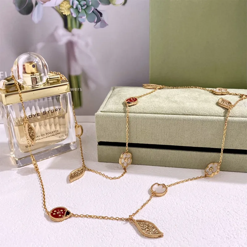 Hög upplaga Long Lucky Spring Pendant Necklace Mother-of Pearl Flowers Charms Classic Designer Jewelry Claasic Mothers 'Day 290r